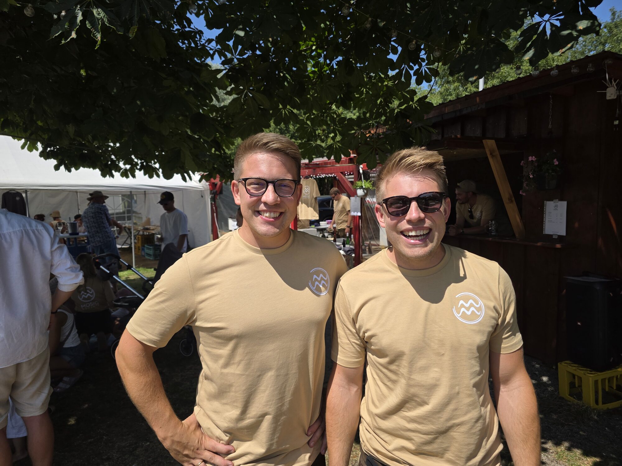 Markus und Max Mosig am Ausschank
